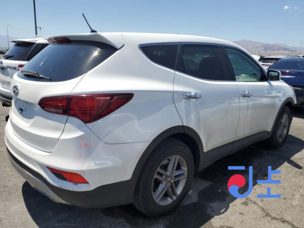 2018 Hyundai SantaFe White - KMHS581CBKU111006 - Image 4