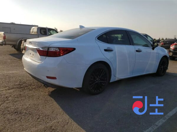 2015 Lexus ES300H White — JTHBW1GG0G2102556 - Image 4