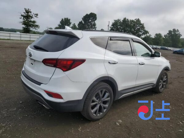 2017 Hyundai SantaFe White - KMHSW81UBJU836081 - Image 4