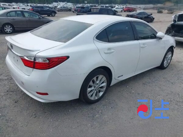 2015 Lexus ES300H White — JTHBW1GG8G2113076 - Image 4
