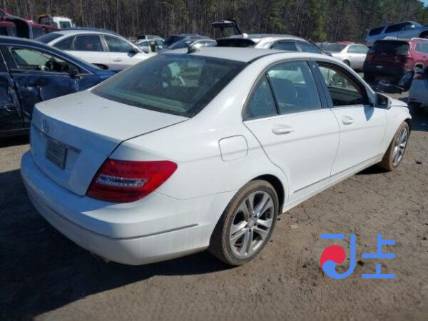 2014 Mercedes-Benz C200 White — WDDGF4JB2EA922846 - Image 4