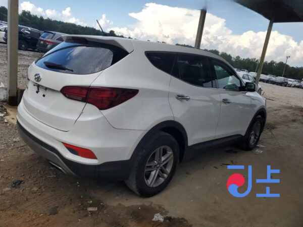2018 Hyundai SantaFe White - KMHS381BBKU008007 - Image 4