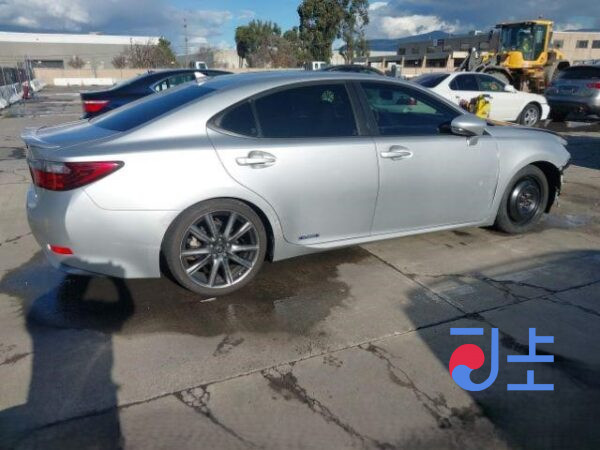 2014 Lexus ES300H Silver — JTHBW1GG1E2074831 - Image 4