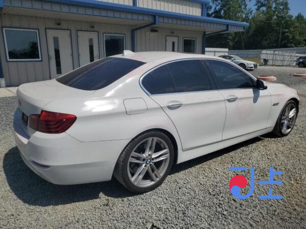 2015 BMW 5-Series 520d xDrive White — WBA5E7107FG154684 - Image 4