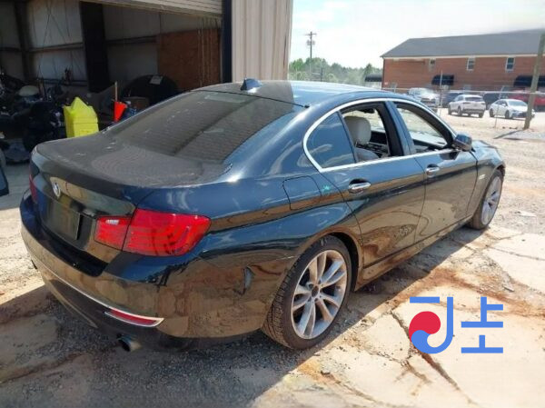 2015 BMW 5-Series 520d xDrive Black — WBA5E7106FG154837 - Image 4