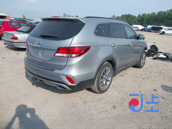 2017 Hyundai SantaFe Silver - KMHSW81UBJU827669 - Image 4