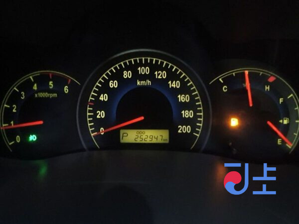 Kia Carnival white - KNHMB76439S310030 - Image 8