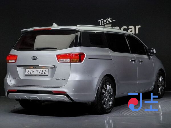 Kia Carnival silver - KNAME81ABHS316185 - Image 2