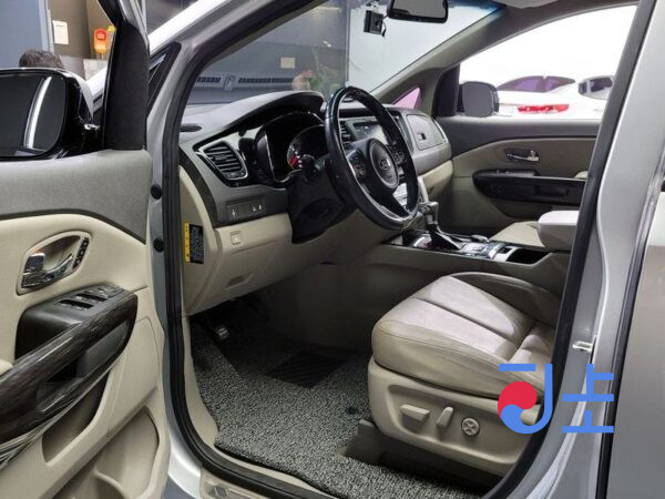 Kia Carnival silver - KNAME81ABHS316185 - Image 11