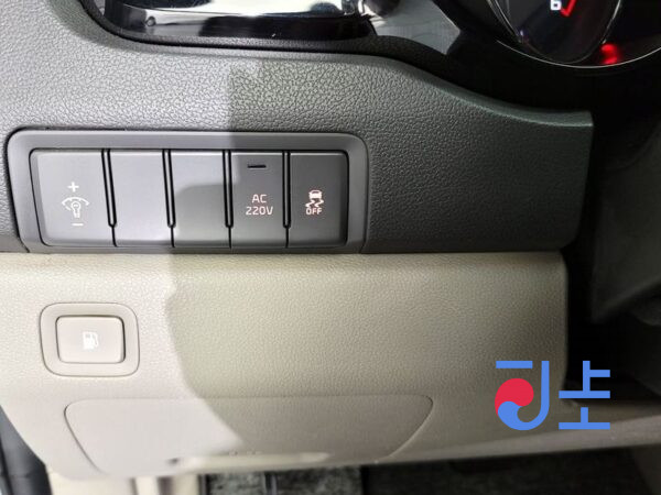 Kia Carnival silver - KNAME81ABHS316185 - Image 13