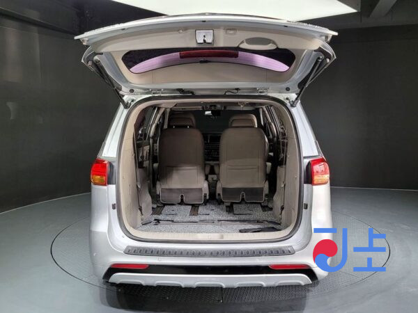 Kia Carnival silver - KNAME81ABHS316185 - Image 20