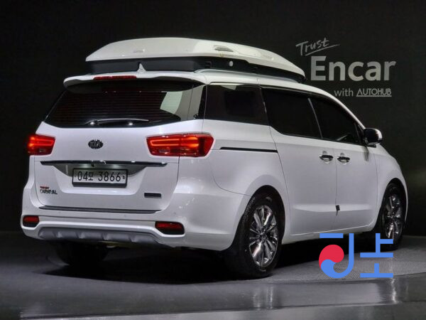 Kia Carnival white - KNAMC81ABKS484862 - Image 2