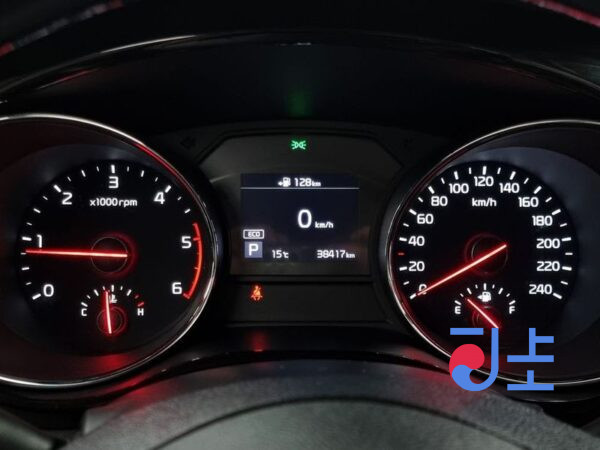Kia Carnival white - KNAMC81ABKS484862 - Image 8
