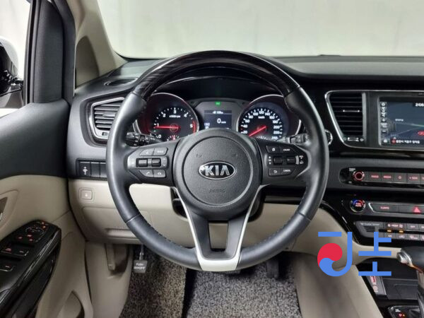 Kia Carnival white - KNAMC81ABKS484862 - Image 13
