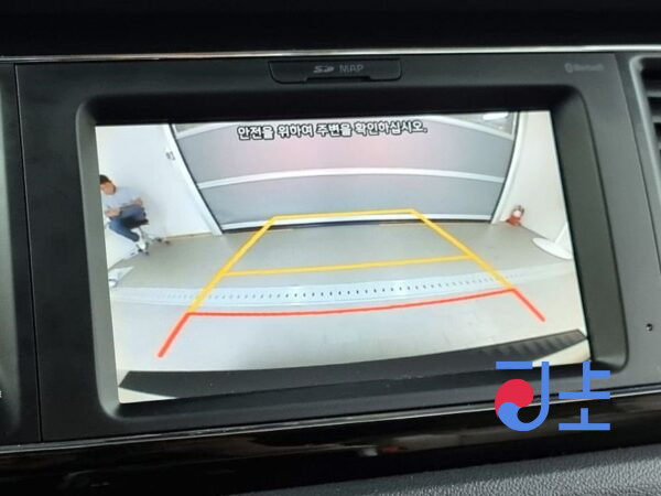 Kia Carnival white - KNAMC81ABKS484862 - Image 17