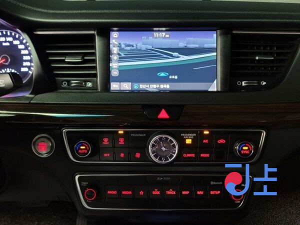 Kia K7 black - KNALC411BJA153408 - Image 17