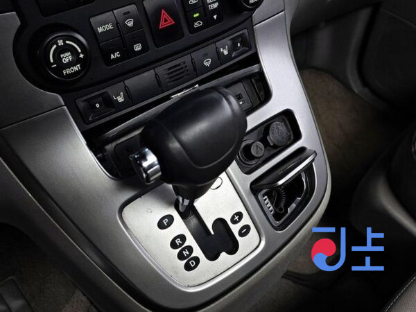 Kia Carnival white - KNAMC75538S247539 - Image 9