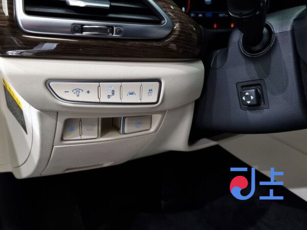 Genesis G90 silver - KMHG141DDKU070785 - Image 16