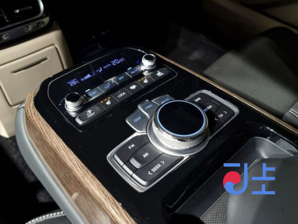 Genesis G90 silver - KMHG141DDKU070785 - Image 19