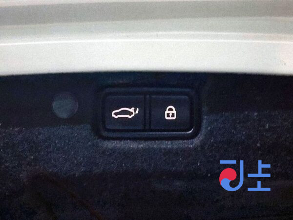 Kia K7 white - KNALC41BBLA203007 - Image 20