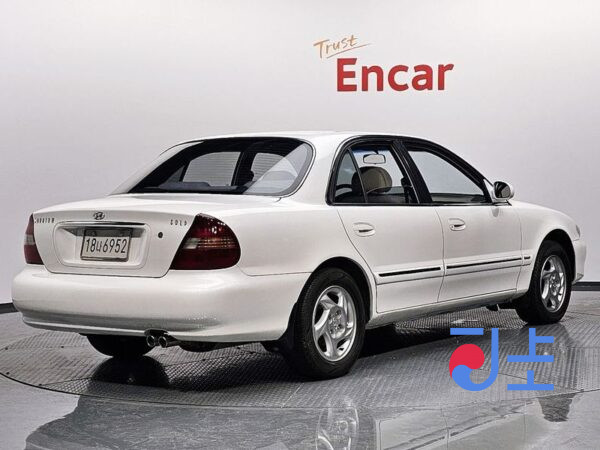 Hyundai Sonata white - KMHCF31FPVA078588 - Image 2