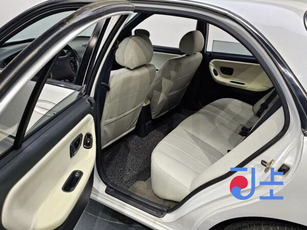 Hyundai Sonata white - KMHCF31FPVA078588 - Image 18