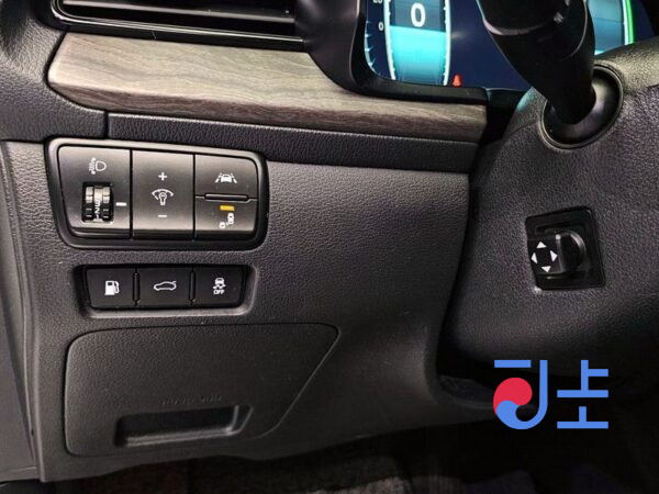 Kia K7 white - KNALC41GBLA030412 - Image 11