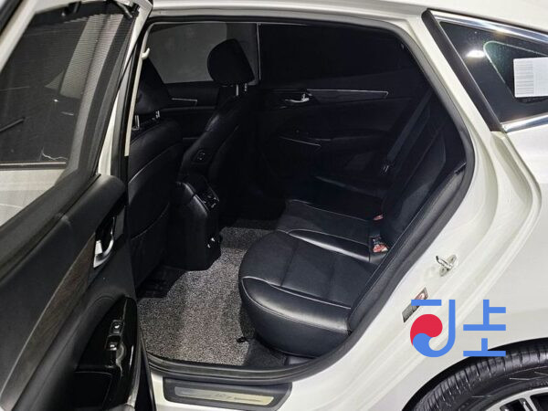 Kia K7 white - KNALC41GBLA030412 - Image 16
