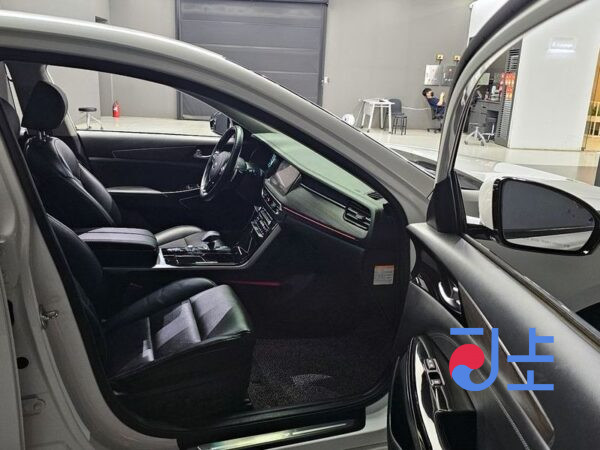 Kia K7 white - KNALC41GBLA030412 - Image 18