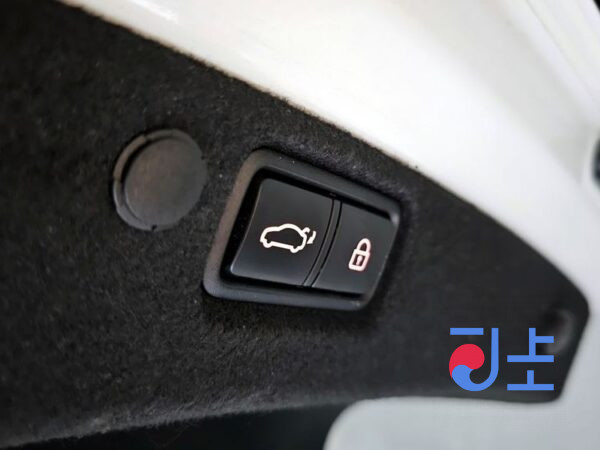Kia K7 white - KNALC41GBLA030412 - Image 20