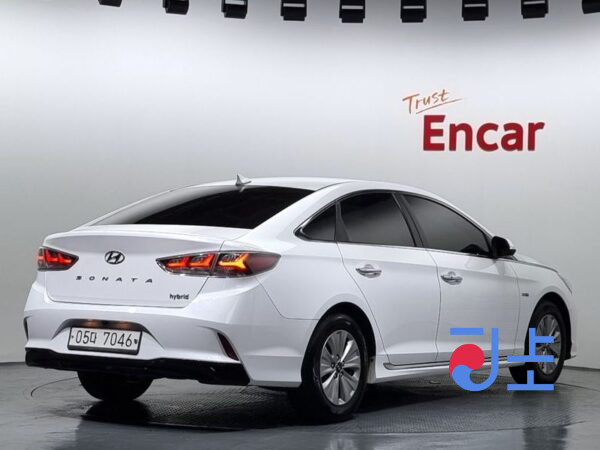 Hyundai Sonata white - KMHE3413BJA069615 - Image 2