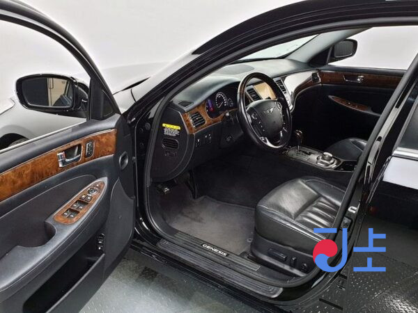 Hyundai Genesis black - KMHGB41AP8U004053 - Image 10
