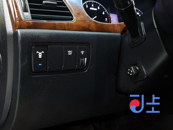 Hyundai Genesis black - KMHGB41AP8U004053 - Image 13