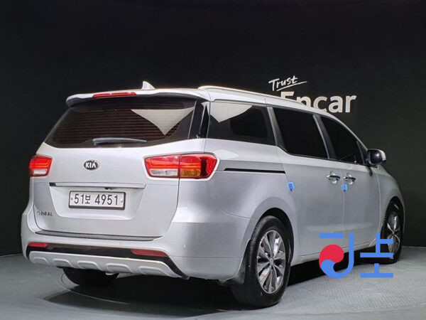 Kia Carnival silver - KNAMB81ABGS186850 - Image 2