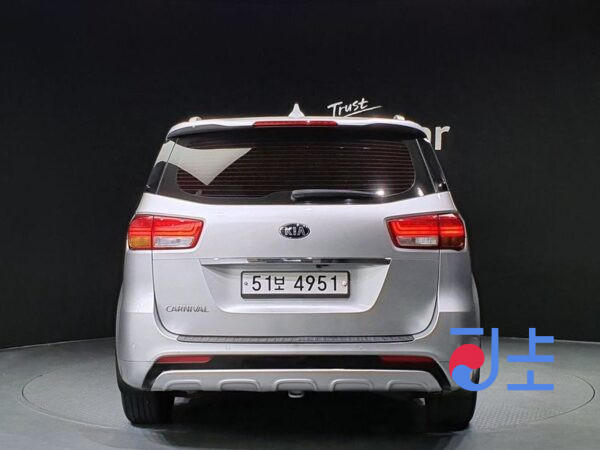 Kia Carnival silver - KNAMB81ABGS186850 - Image 4