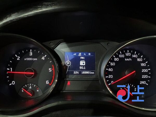 Kia Carnival silver - KNAMB81ABGS186850 - Image 8