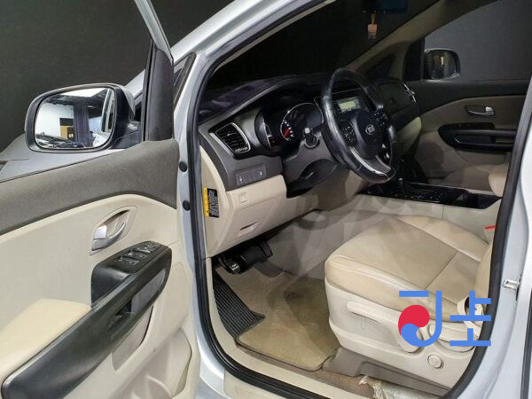 Kia Carnival silver - KNAMB81ABGS186850 - Image 11