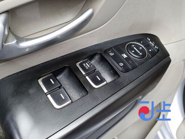 Kia Carnival silver - KNAMB81ABGS186850 - Image 12