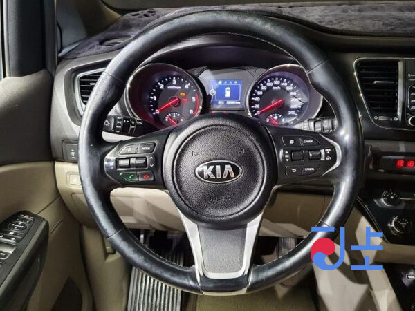 Kia Carnival silver - KNAMB81ABGS186850 - Image 13