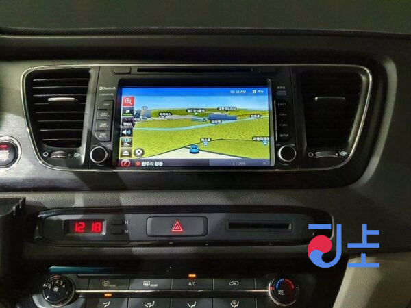 Kia Carnival silver - KNAMB81ABGS186850 - Image 15