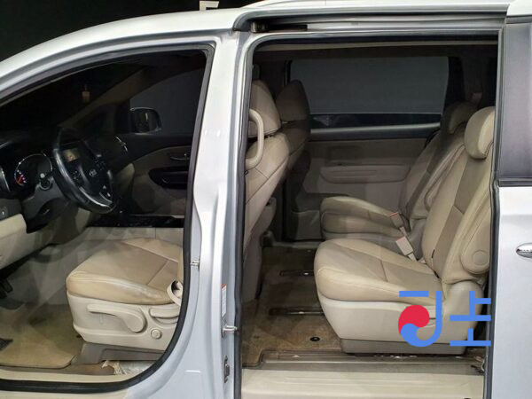 Kia Carnival silver - KNAMB81ABGS186850 - Image 17