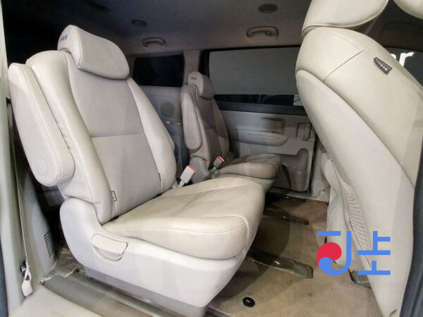 Kia Carnival silver - KNAMB81ABGS186850 - Image 19