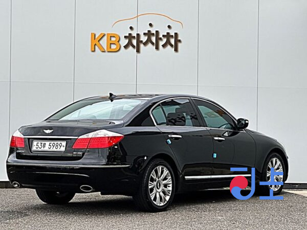 Hyundai Genesis black - KMHGB41EBBU129991 - Image 2