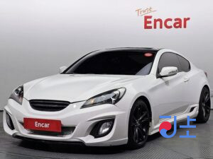 Hyundai Genesis white - KMHHW61HBAU013448