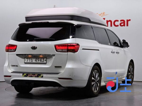 Kia Carnival white - KNHMF37ABGS091224 - Image 2