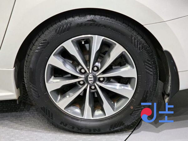 Kia Carnival white - KNHMF37ABGS091224 - Image 5