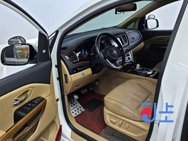 Kia Carnival white - KNHMF37ABGS091224 - Image 10