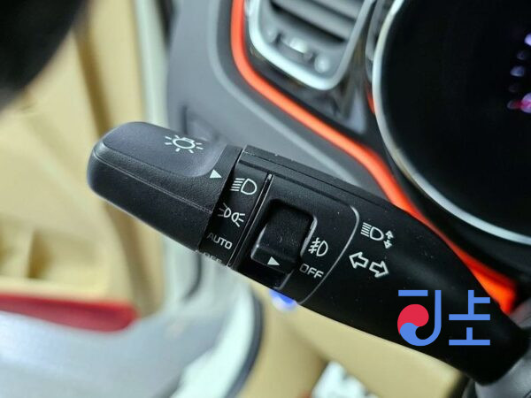 Kia Carnival white - KNHMF37ABGS091224 - Image 11