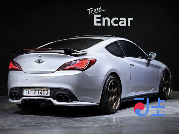 Hyundai Genesis grey - KMHHT61DP9U009768 - Image 2