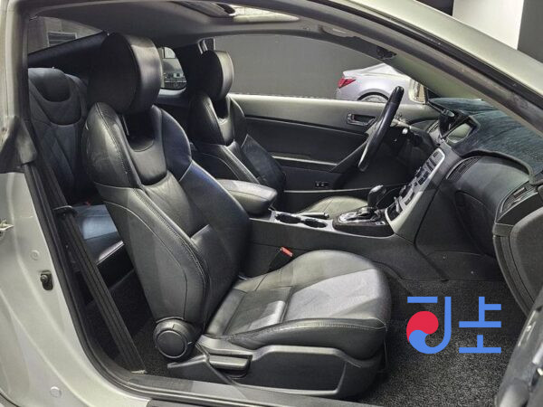 Hyundai Genesis grey - KMHHT61DP9U009768 - Image 10